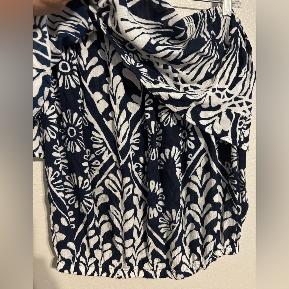 Chelsea & Violet blue & white floral strapless ruffle top size M - Picture 3 of 5